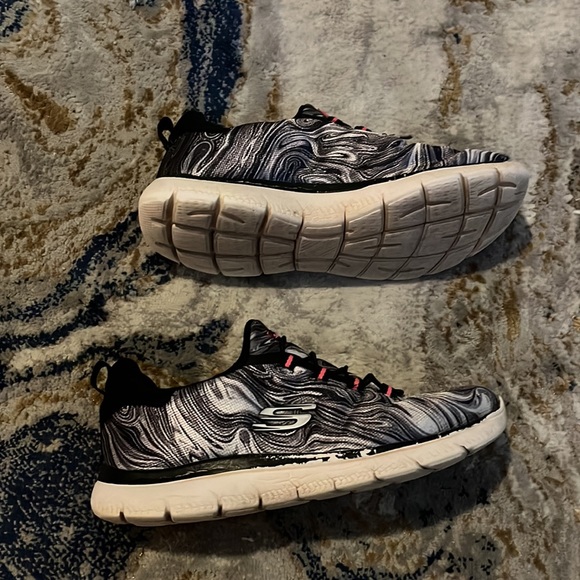 Skechers Black and White Swirl Patterned Sneakers 5/$18 Sale - Picture 3 of 6